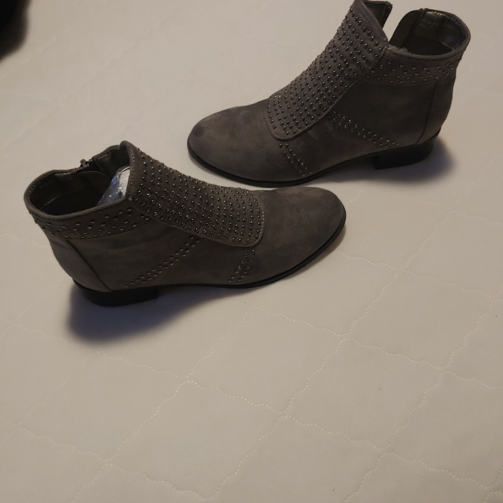 Gray suede boot - Picture 3 of 4